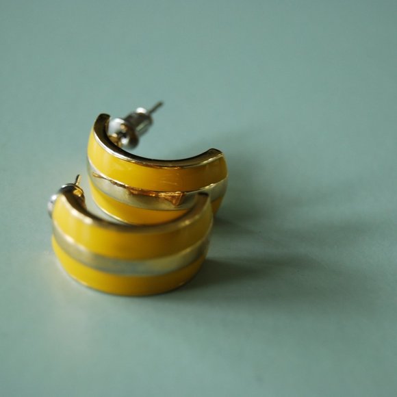 Vintage mustard yellow earrings - Picture 5 of 5